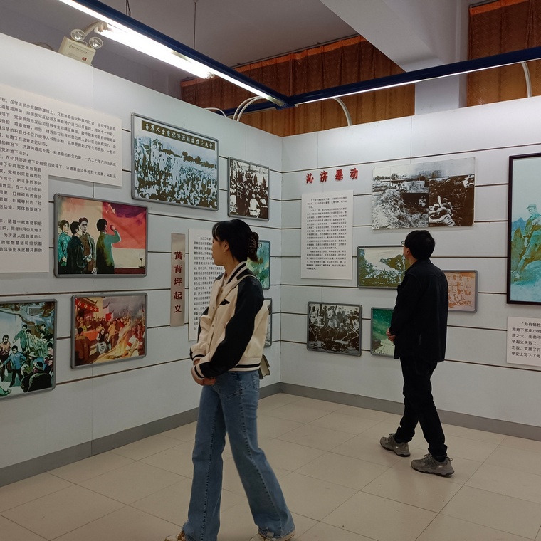 1712045594.jpg 内部参观1调.jpg